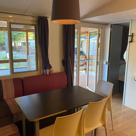 펜션 River-Chalet-6-Person-Cinque-Terre-Ligurie-Ameglia